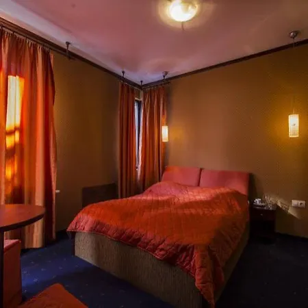 Friends Hotel 3*