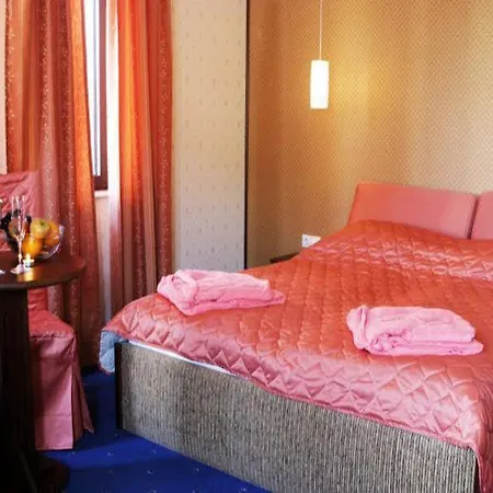 Friends Hotel 3*