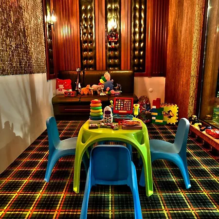 Friends Hotel 3*